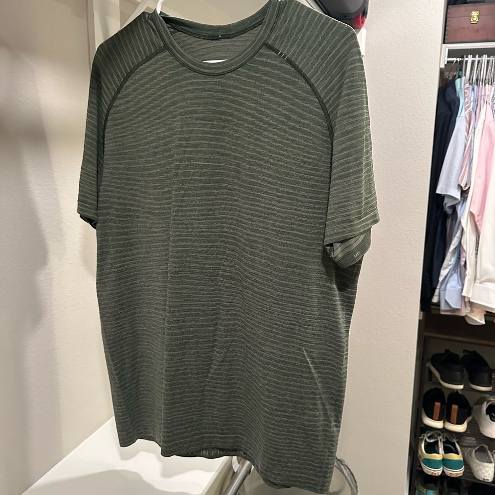 Lululemon running shirt